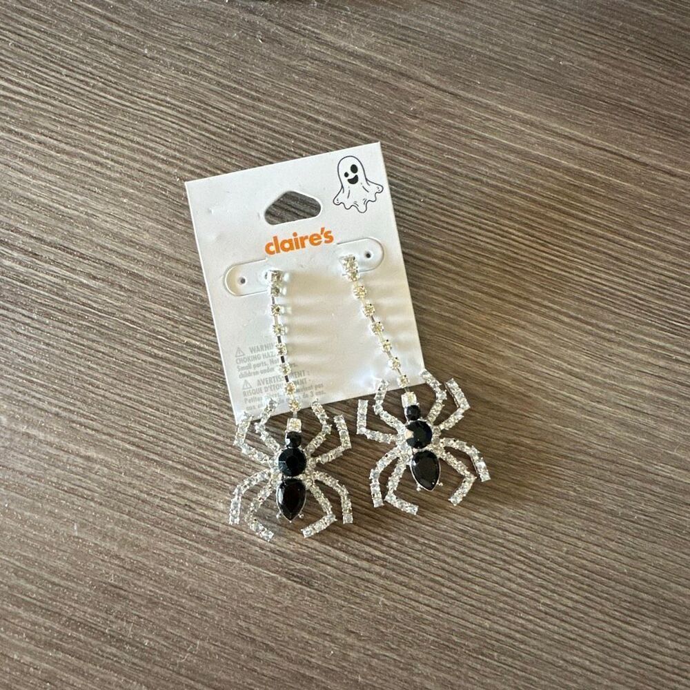 Claire’s spider dangle earrings brand new Halloween